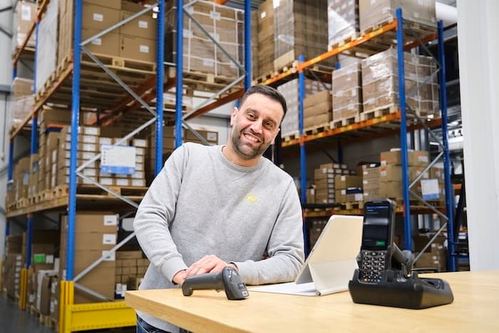 medewerker staat in hub